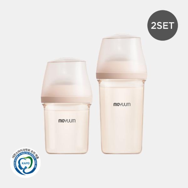 Moyuum lifestyle - baby with toy